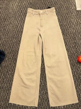 Zara Wide-Leg High-Rise Jeans in Light Beige